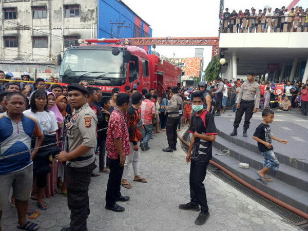 Tabung Gas  KFC Meledak, Pengunjung MCM Duri Lari Berhamburan